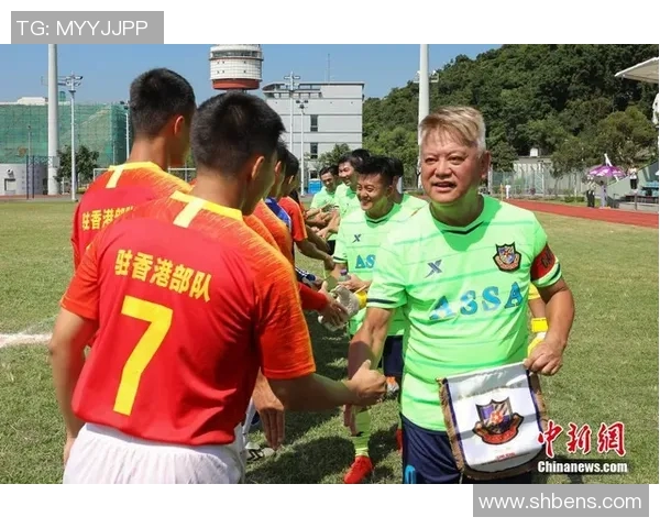 撒盐哥与足球明星的奇妙互动瞬间揭秘趣味背后的故事与友谊